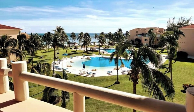Cozy Penthouse W/Pool-BeachAccess-PrivateJacuzzi in Puerto Aventuras