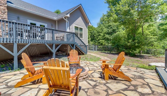 Deck, Fire Pit & Fireplace: Murphy Forest Retreat in Murphy