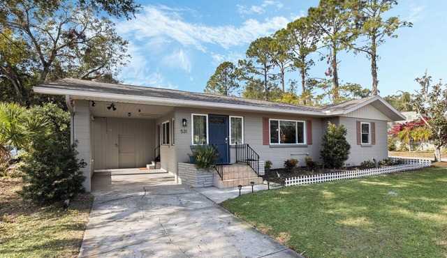 Doras Dream, 4 Bedrooms, Sleeps 12, Downtown in Mount Dora