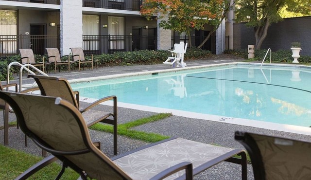 Downtown Double Hideaway | Onsite Courtyard Pool | 1.1 mi to Bellevue Square in Bellevue
