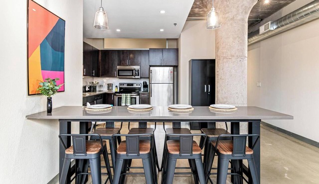 DT 2KBD 2BA Steps from Target Field+ Gym + Kitchen + Laundry in Minneapolis