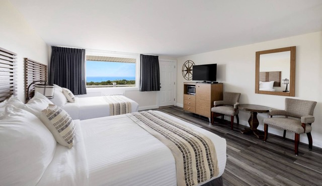 Dune Crest Hotel in North Truro