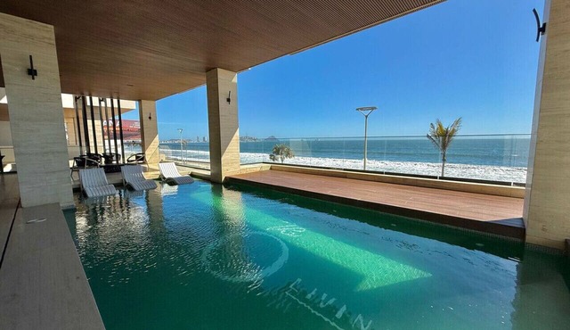 Elegante depa vista al malecón y mar by Gpsrentas in Mazatlán