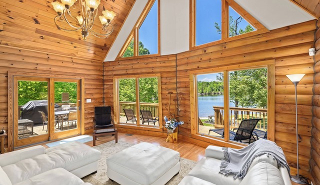 Enchanting 5-Bed/5-Bath Lakefront Log Cabin with Private Cove and Sandy Beach. in Bumpass