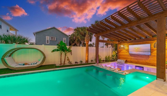 Epic Beachfront Oasis | Swim-Up Pool Bar, Hot Tub & Rooftop Ocean Views in St. Augustine