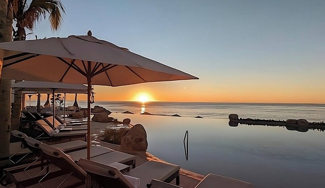 ESCAPE TO LUXURY! 1BR/2BA OCEAN VIEW-PRIVATE BALCONY-LAZY RIVER-INFINITY POOL! in San José del Cabo