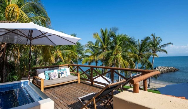 Esta amplia villa de 3 habitaciones ofrece espectaculares vistas al océano, una alberca privada tipo plunge, acceso directo a la playa y acceso a las increíbles amenidades del resort, incluyendo 8 albercas, spa, restaurante y mucho mas in Bahía de Banderas