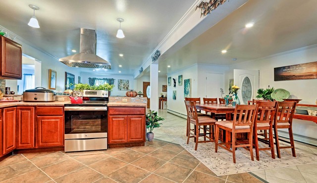Expansive Getaway ~ 2 Miles to Mendenhall Glacier! in Juneau