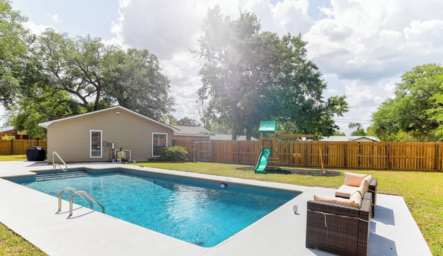 Firepit~Pool~Outdoor Games~ Picnic Area in Valdosta