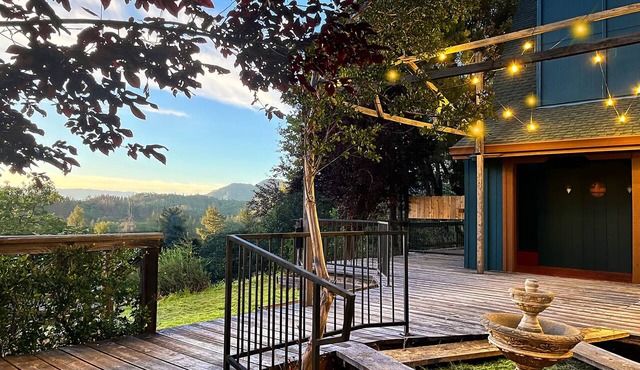 Foxfell At Shasta Lake: "Stunning Views" "Very Private" "Coziest Beds" in Lakehead