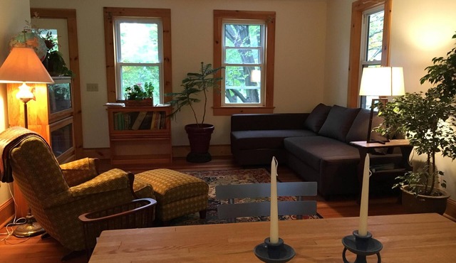 Gorgeous newly renovated furnished apartment in Northampton