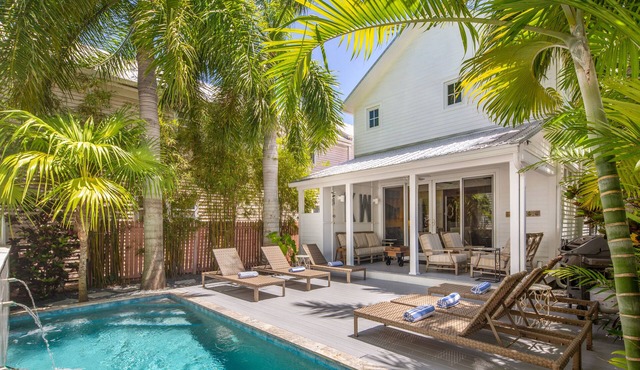~ GRAND MAISON ~ Spacious home on Duval St with pool and 4 ensuite bedrooms. in Key West