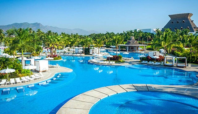 Grand Mayan, Acapulco - Two Bedroom Suite at a Beautiful Beachfront Resort! in Acapulco