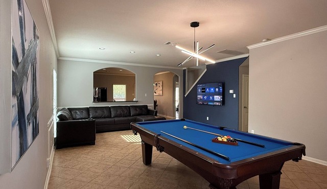 Group Haven: 9 Beds 3.5 Bath with Pool & Ping Pong Tables at Southern Knoll in San Antonio