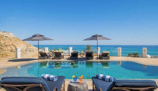 Hacienda-Style Villa Steps to Swimmable Beach w/Pool, Hot Tub & Ocean Views in San José del Cabo