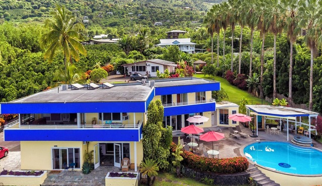 Hilltop Oceanview Accommodations in Kealakekua Bay, Hawaii in Captain Cook