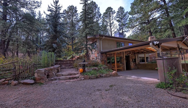 Historic 1925 Pine Cone Inn in Sandia Park