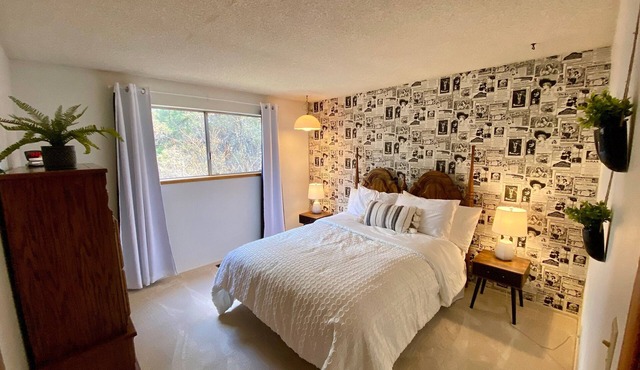 Hollinshead - Orchard District, Amazing Yard Next To Park w/Daylight Basement w/Billiards in Bend