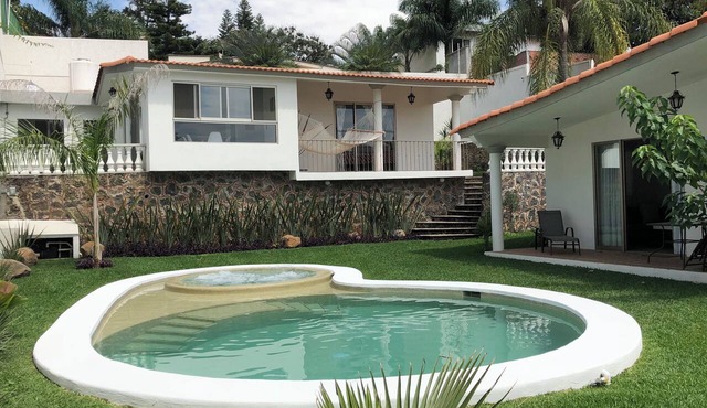 House in Cuernavaca with a heated pool and a terrace for the whole family to enjoy. in Cuernavaca