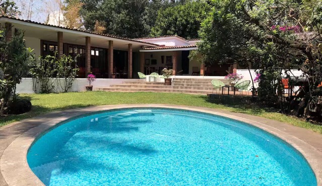 House with new heated swimming pool & staff (2) in Cuernavaca