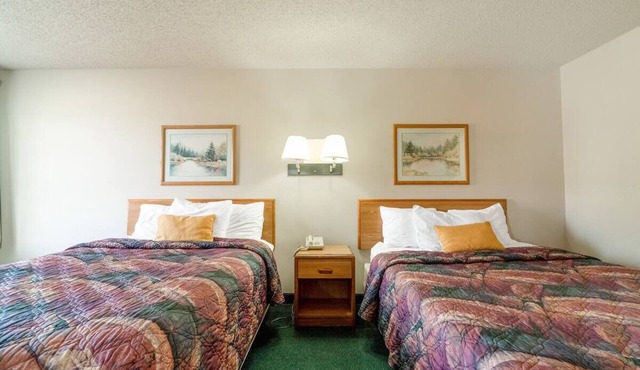 Inviting Two-Queen Room Conveniently Close to Dining Spots in Texas County