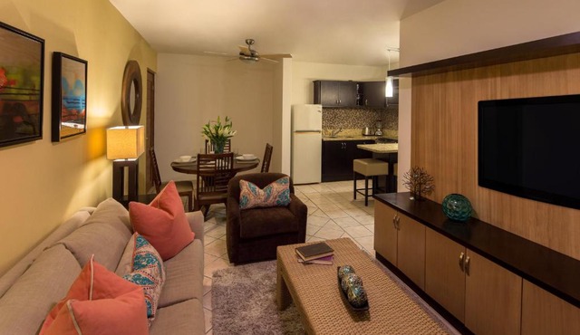 Irresistible 2BD PH Close to Beach in Cabo San Lucas