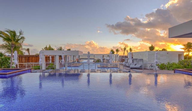 La Amada Residences Private Beach Getaway with Pools & Gym