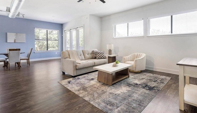 Landing | Stunning 2BD, Pool, Courtyard in Dallas