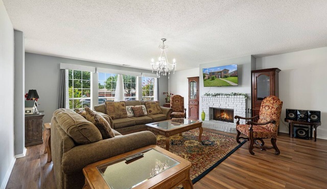 Large 6 BR king beds, fireplace, kids area, 4 TVs in Rockwall, TX - East Dallas in Rockwall