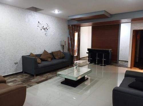 Large vacation home with a pool and private garage in Culiacan
