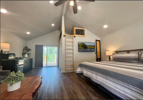 Loft Cabin 3 - Rogue River Resort in Grants Pass