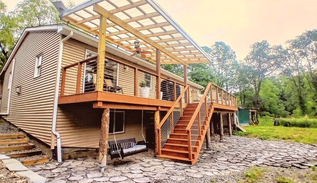 Lumberjack Luxury Lair Steam Shower Hot Tub in West Danby