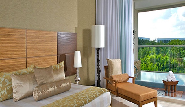 LUXURIOUS 1 BEDROOM ON THE RIVIERA MAYA BEACH AT DISCOUNTED PRICE in Playa del Carmen