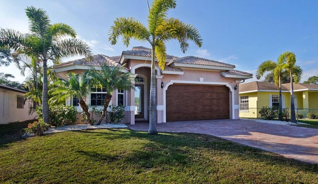 Luxurious Naples Florida Villa! Close to Vanderbilt Beach! ☀️🌴🌅 🌴 in Naples
