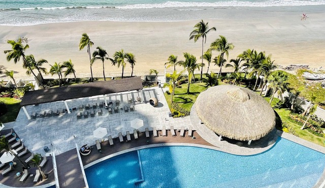 Luxury 2 Bedrooms Apartment at an exclusive tower by the beach in Zona Dorada in Mazatlán
