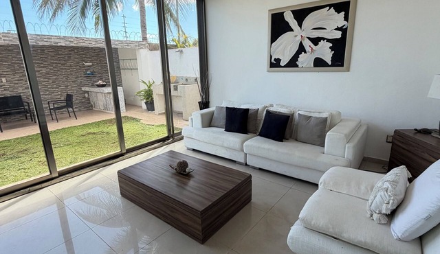 Luxury home with pool and BBQ in Cancún