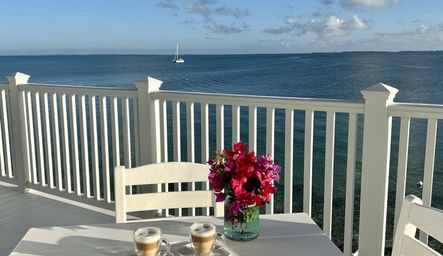 Luxury oceanfront villa 1BR, protected dock, private & gated peninsula in Marsh Harbour