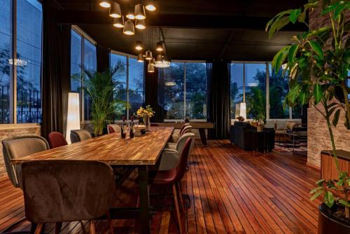 Luxury Roma Sur House with Rooftop Dining in Mexico City