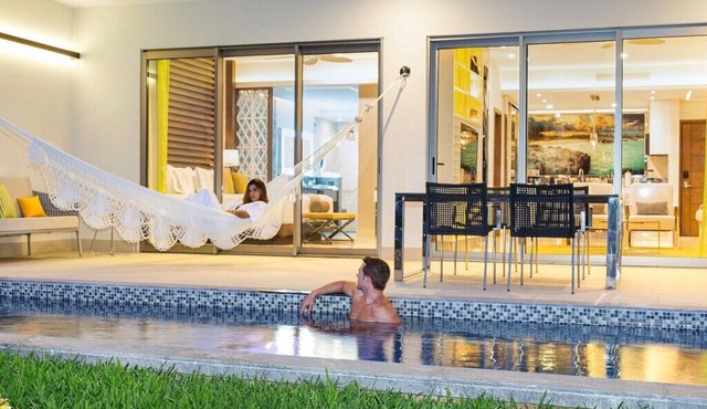 Make Waves in Cancun: Thrilling Adventures and Relaxation Combined. in Cancún