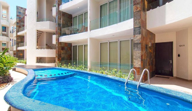 Mamitas Beach 1 Block & Pool View Balcony in Playa del Carmen