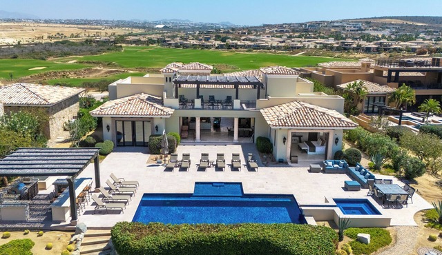 Mexican Oasis: 5 BR Grand Villa in Cabo San Lucas