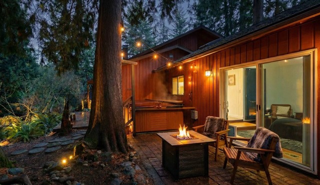 ‼️Mid-Century Zen Retreat w/Hot Tub & BBQ in Gresham