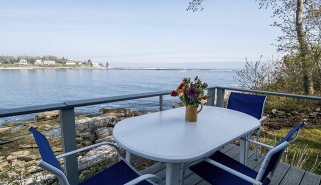 Midcoast Oceanfront Cottage in New Harbor