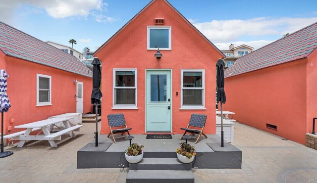 Modern Beachfront Cottage in Oceanside