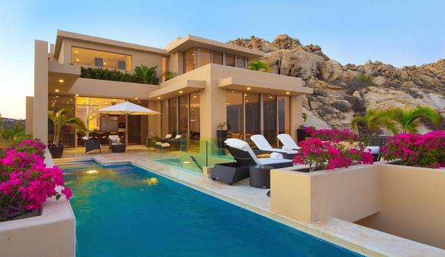 Modern Pedregal Family Villa w/Heated Pool, Hot Tub & Ocean Views in Cabo San Lucas