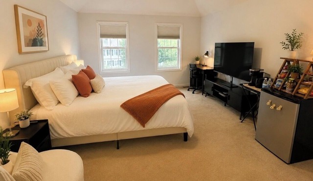 Modern Private Master Suite with Private Bathroom Near Boston in Lowell