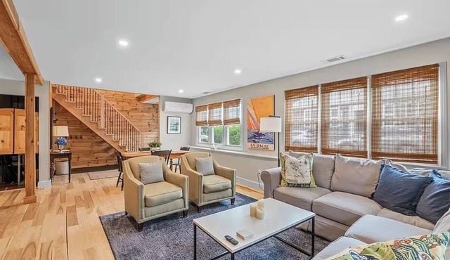 Modern, thoughtfully set-up in heart of town in Marblehead