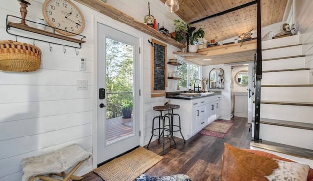 Modern Tiny House, feels like a Country Retreat in Grass Valley