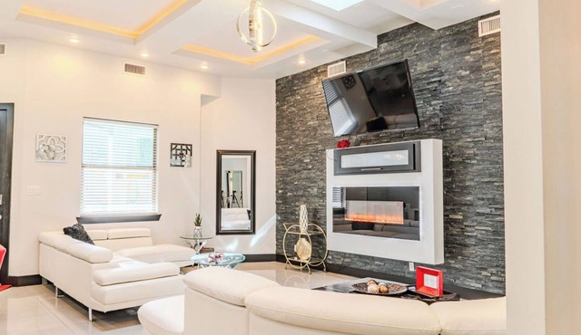 Modern upscale home with an amazing kitchen. in El Paso