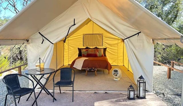 Moonshadow Flat Glamping: Quartz Tent in Penn Valley